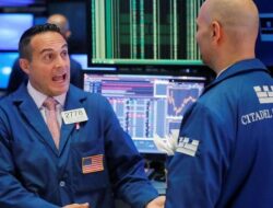 Wall Street Dibuka Bergairah Lagi, Nasdaq Dekati 18.000-an