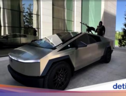 Mobil Listrik Tesla Cybertruck Versi Tempur yang Diduga Disabot Elon Musk