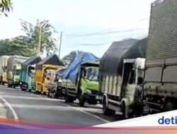 Antrean Ekspedisi Ketapang Mengular hingga 30 Km