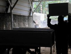 Warga Ogah Gotong, Mayat Pejabat Tinggi Jakarta Ditinggal Di Jalanan