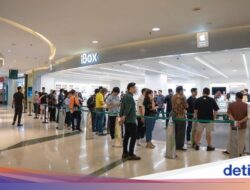 iBox Diserbu! Antrean Panjang Pemesan iPhone 17 Di Seluruh Indonesia