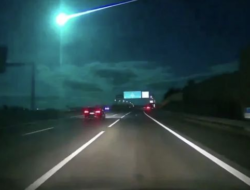 Meteor Besar Benar Jatuh, Warga Panik Berhamburan Keluar Rumah