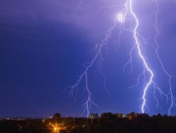Kisah Petaka Petir Ganas Bertahun-tahun Makan Korban Tewas Hingga Depok