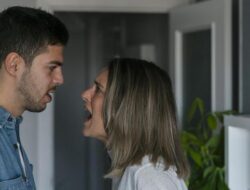 5 Red Flag Untuk Mengatur Keuangan Rumah Tangga yang Sering Diabaikan