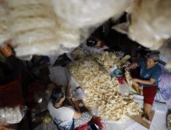 Penampakan Pabrik Rumahan Di Jakarta Goreng 3 Kuintal Kerupuk per Hari