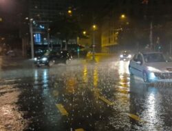 Cara Mengatur Pengeluaran yang Naik Pada Musim Hujan