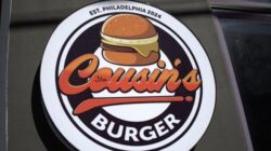 Pria Ini Didalam Sebab Itu Raja Burger Halal dan Cuan Rp67 Miliar Setahun