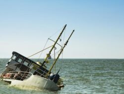 Kapal Wisata Lebaran Terbalik Di Laut Jawa, 73 Orang Tewas-9 Hilang
