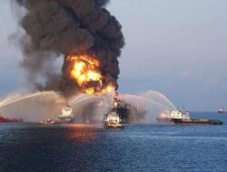 Abaikan Peringatan Bahaya, Kilang Migas Meledak-Jutaan Barel Terbuang