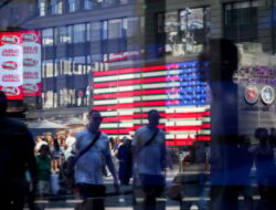 Ekonomi AS Mendadak Melambat Hingga 1,5%, Warga Amerika Justru Makin Konsumtif?