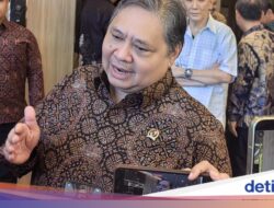 Airlangga Minta Peraturan Menkeu Bea Masuk 0% Bahan Baku Plastik Segera Terbit