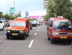 Bikin Geger! Pejabat RI Terciduk Naik Angkot, Tolak Pakai Kendaraan Pribadi Dinas