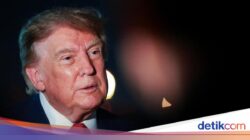 Trump Mau Patok Tarif Mutakhir buat Chip-Laptop Asal China